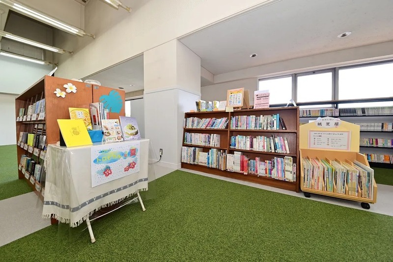 「本館」にある「ライブラリー ほんの森」