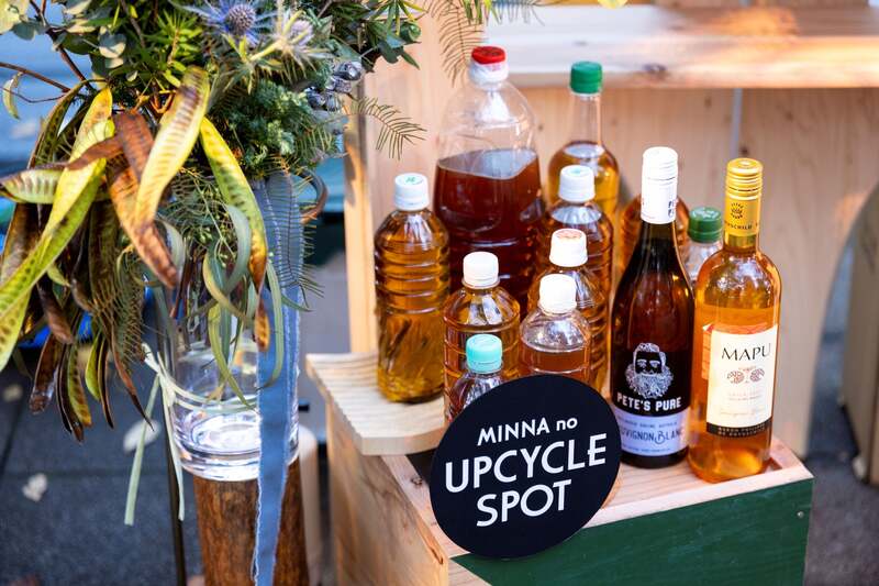 ※地域の方々による食用油回収の様子(過去実施風景)