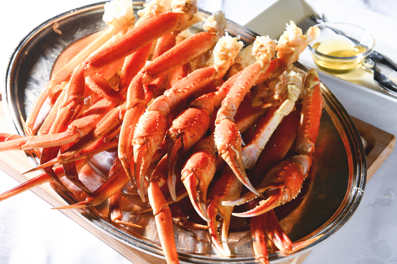 ランチタイムには500gのズワイガニを2,500円で提供