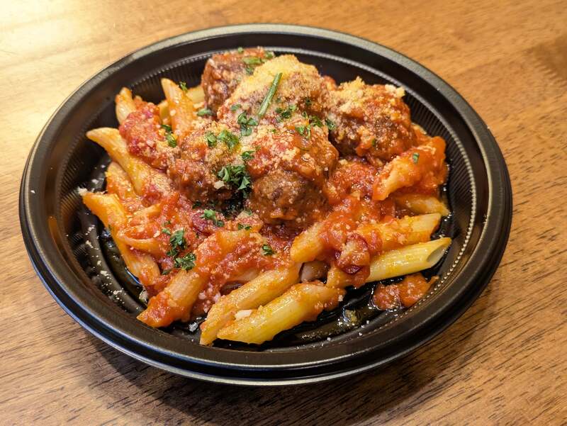 肉肉しいミートボールとトマトなペンネ