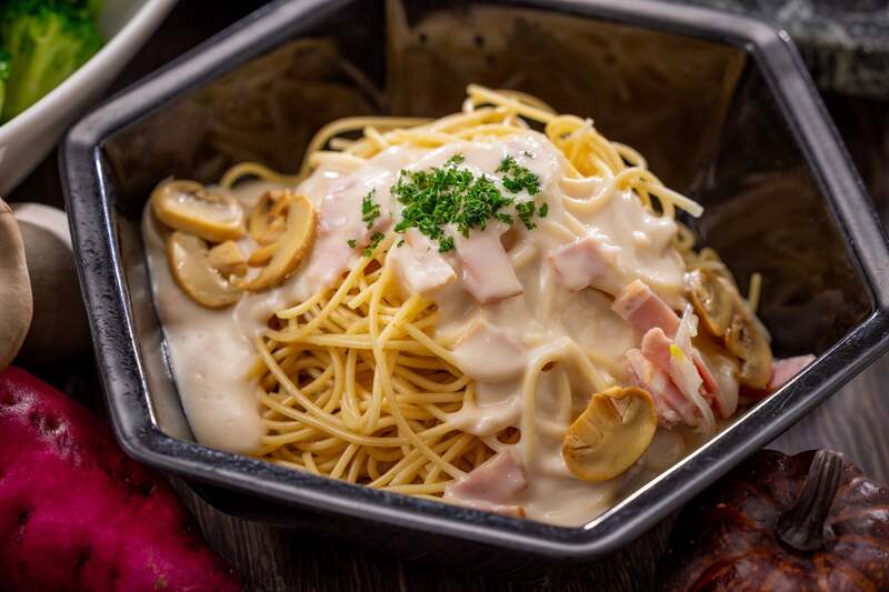 マッシュルームとベーコンのクリームパスタ(ランチ)