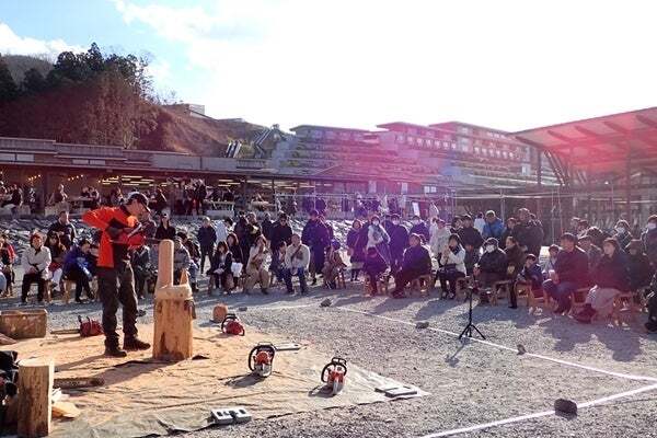 大迫力のアートショーを間近で見られます