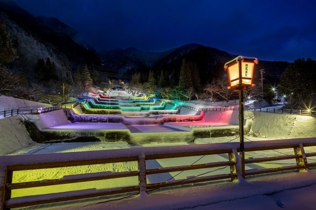 栃尾温泉洞谷雪桜ライトアップ/奥飛騨温泉郷観光協会