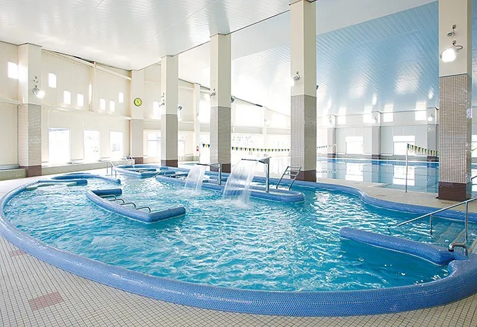 レジャープールのほか、25mプールや子供用プールもあります