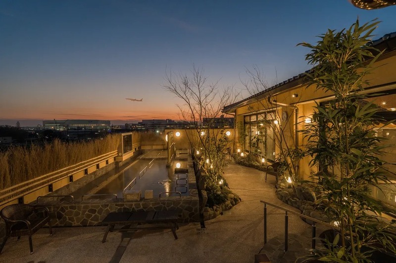 露天風呂から飛行機を眺めることができます!