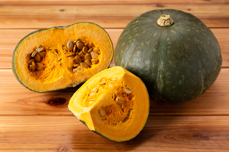 かぼちゃは別名「南瓜(なんきん)」と呼ばれ運気が上がるという由来があります