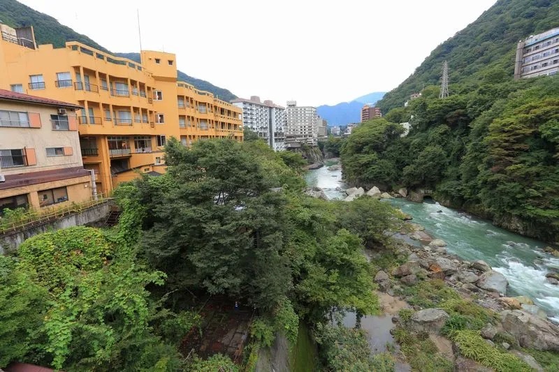 鬼怒川の対岸に位置する「ほてる白河 湯の蔵」