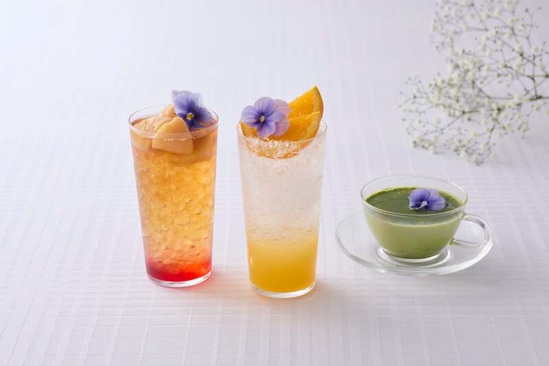 後半ラインナップ 左からフラワーピーチティー、パッションオレンジスカッシュ、抹茶とホワイトチョコレートオレ