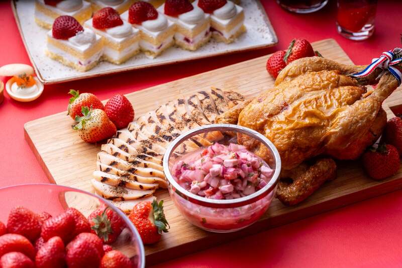 丸鶏ローストチキン、フェタチーズと苺のサルサ