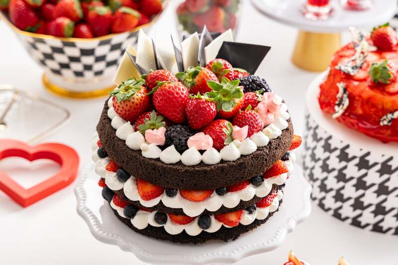 ストロベリー・ブラックドレス