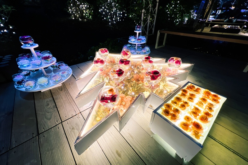 「光の花手水」には、クリスマスシーズン限定作品が登場!