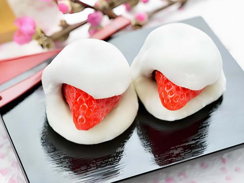 いちご大福(こしあん・いちごみるく・カスタード) 各1個 390円/珀屋(エキュート大宮/イベント)