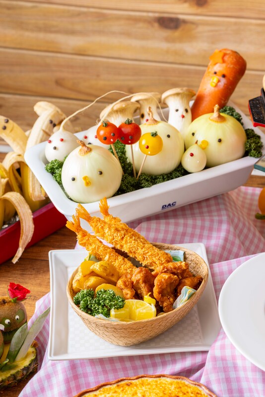 シュリンプフリット、鶏肉の唐揚げ、フライドポテトなどが並ぶ「キッズコーナー」