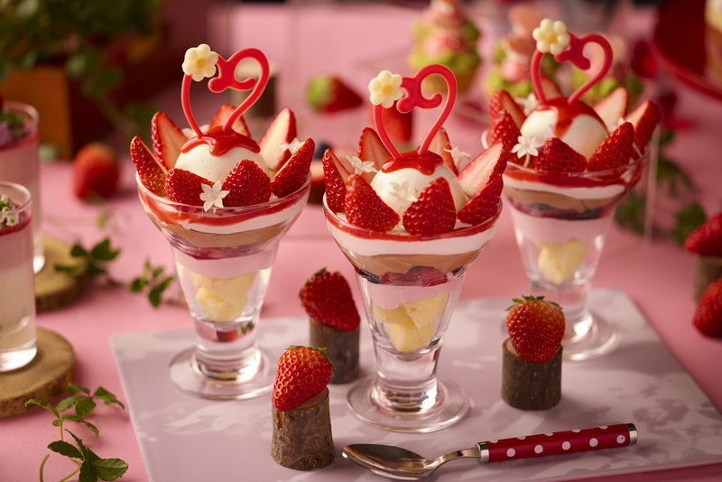 「パフォーマンスキッチン」ではストロベリーチョコレートパフェを提供