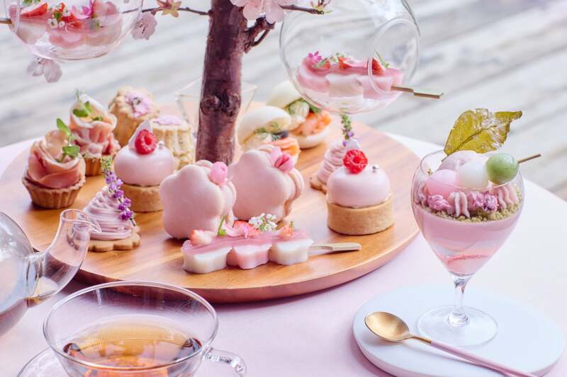 小菓子やセイボリー7種類と桜と団子のパルフェ