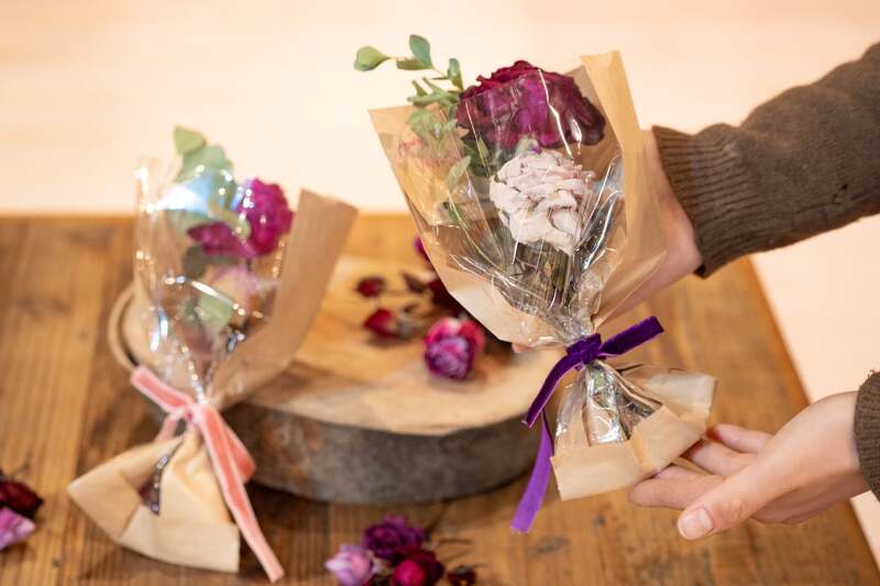 【〜3/1まで毎日開催】小さなご褒美、贈り物に。「ミニドライブーケ作り」
