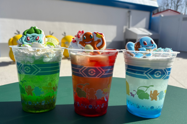 (左)「フシギダネのはっぱカッタードリンク」/(中央)「ヒトカゲのひのこドリンク」/(右)「ゼニガメのみずでっぽうドリンク」(各1,000円)