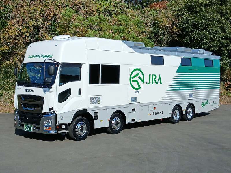 日本馬匹輸送自動車(株)の馬運車