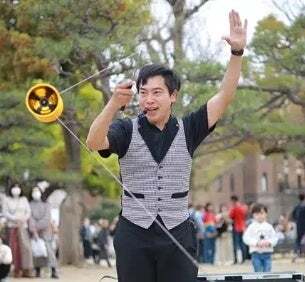 華麗なジャグリングに魅了されます