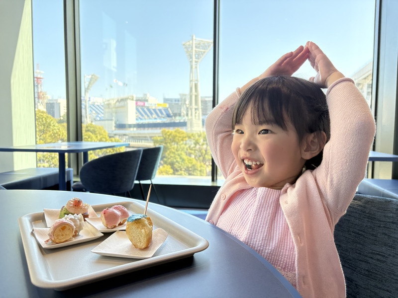 横浜スタジアムを臨む「ワンダリアカフェ」でひと休み♪