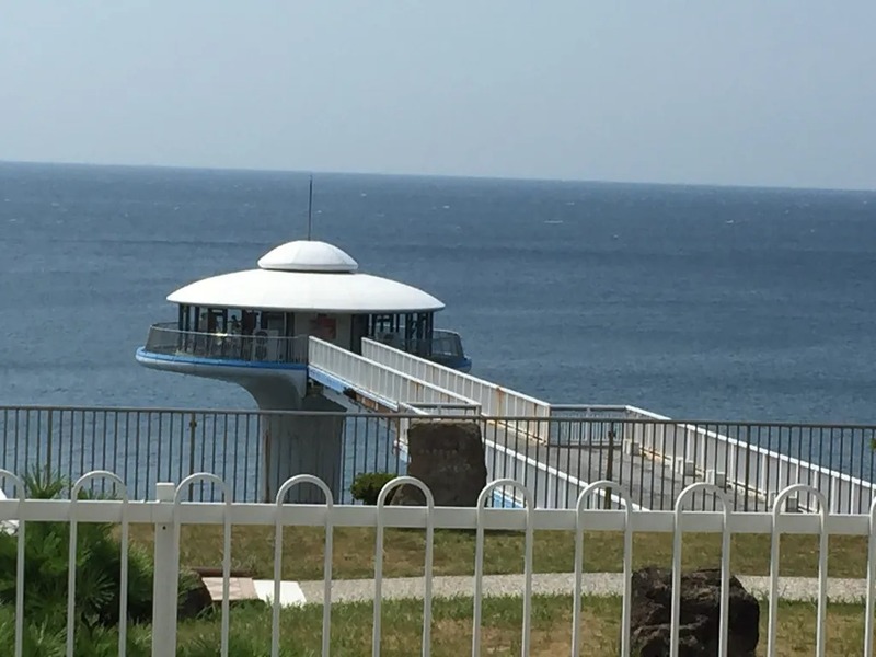 「SHIRAHAMA KEY TERRACE HOTEL SEAMORE」から沖合約100mの地点に位置する「白浜海中展望塔」