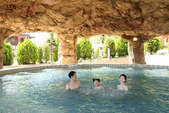 スプリングハウス