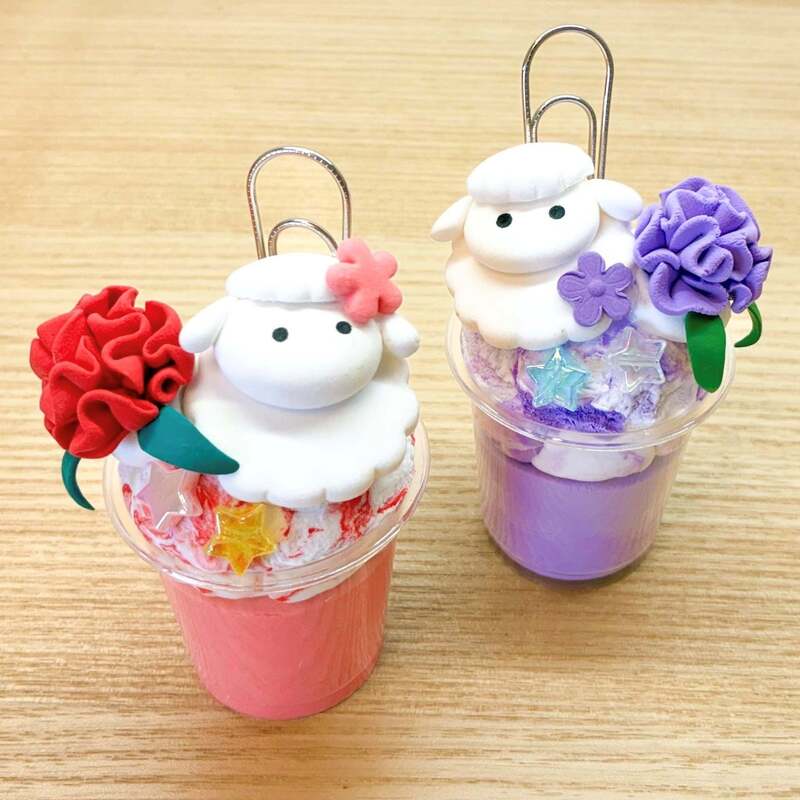 「ひつじさんとカーネーションのメモスタンドパフェ」(4月30日、5月1日、5月8日、5月10日、1,200円)
