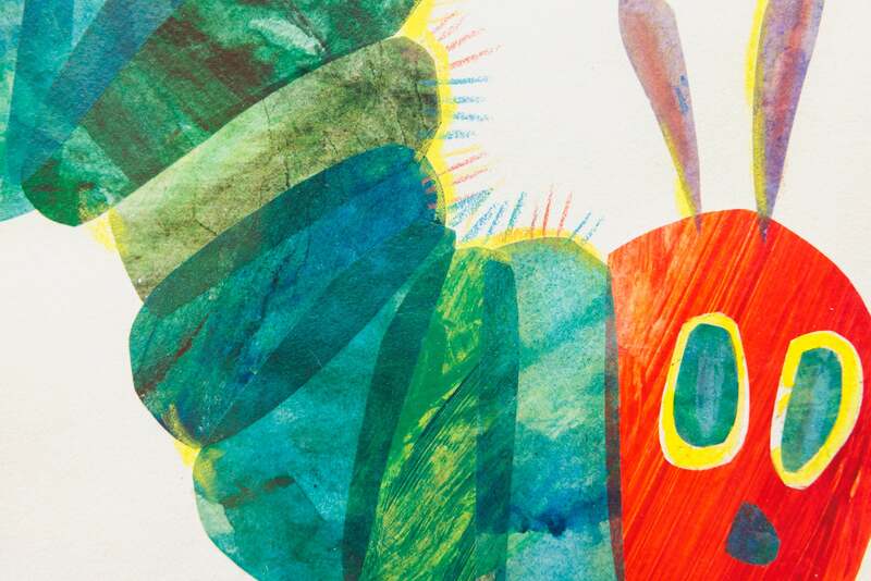 エリック・カール『はらぺこあおむし』(部分)1987年版 表紙 Collection of the Eric and Barbara Carle Foundation. © 1969, 1987 Penguin Random House LLC.