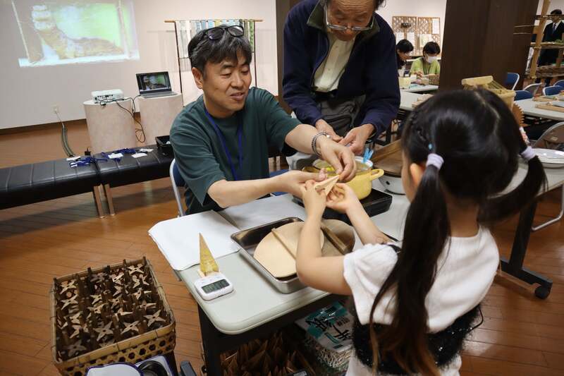 養蚕体験ワークショップの様子(2025年撮影)