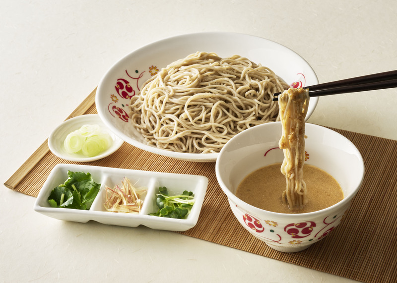 【いろり庵きらく・そばいち】薬味を楽しむ冷しごまだれつけそば