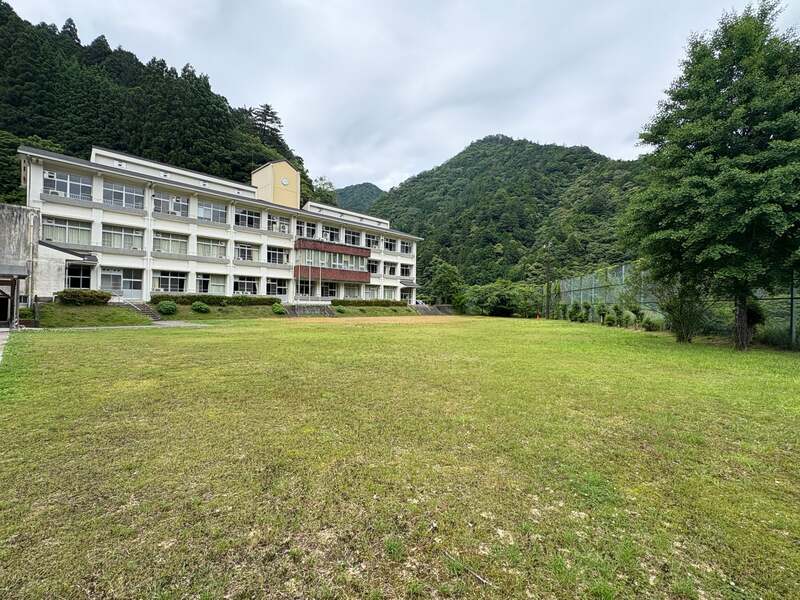 会場の「とちの木センター」(旧上北山小学校)