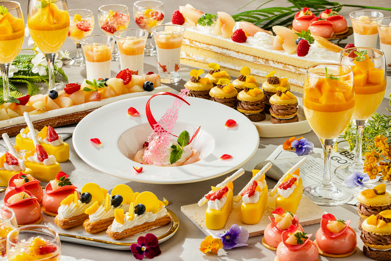 目にも鮮やかな初夏のスイーツが並ぶ 「Sweets Parade」〜ピーチ&マンゴー〜