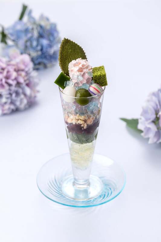 館内には梅雨をイメージした季節限定スイーツも登場しています