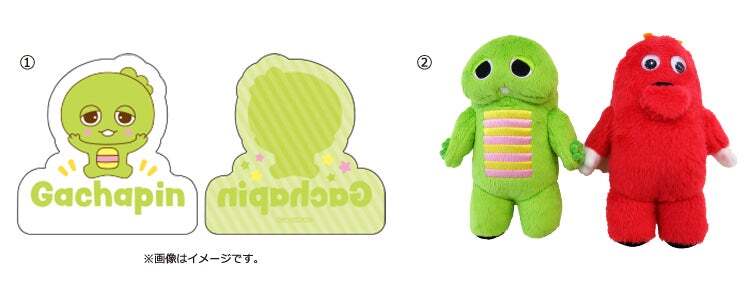 ガチャピン・ムックのグッズラインナップ(スタンドクッション ガチャピン 1,600円、ぬいぐるみ 各1,870円)