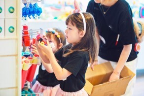お仕事体験後には、ショッピングを楽しもう