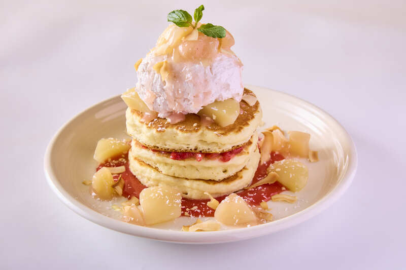 【コナズ珈琲】ピーチ&ストロベリーパンケーキ