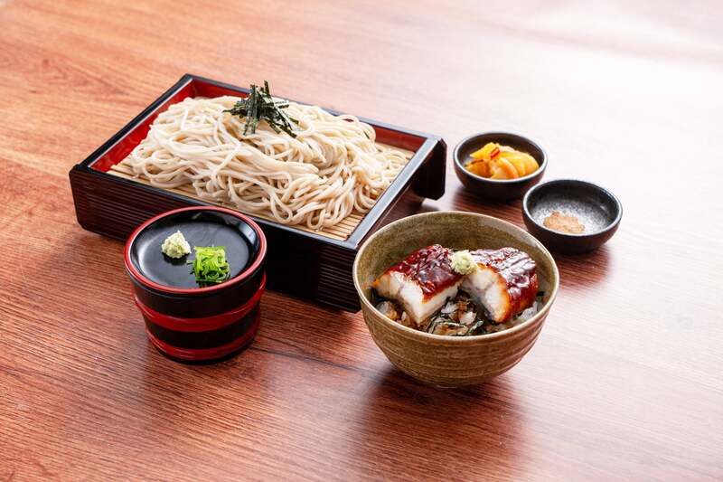 うなぎご飯とざるそば(990円)
