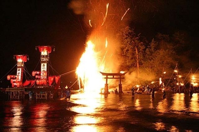 恋路火祭り(能登町ふるさと振興課)
