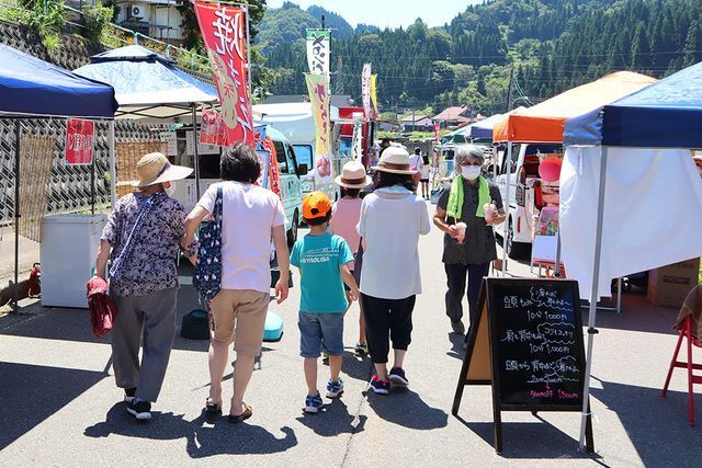 まつだいマルシェ軽トラ市(一社)十日町市観光協会