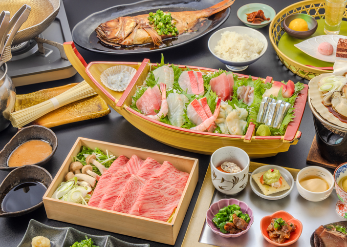 大人の夕食には通常のメニューに加え舟盛りをご用意