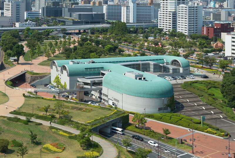 洗練された建築美・北九州市立文学館