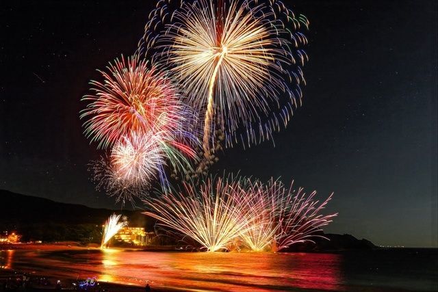 第49回 弓ヶ浜花火大会│(C)一般社団法人南伊豆町観光協会