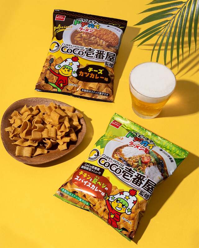 (奥)「ベビースタードデカイラーメン(CoCo壱番屋監修 チーズカツカレー味)」/(手前)「ベビースタードデカイラーメン (CoCo壱番屋監修 チキンと夏ベジのスパイスカレー味)」ともにオープン価格