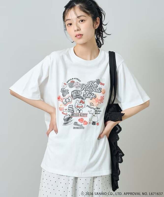 "HELLO KITTY"コラージュ プリントTシャツ