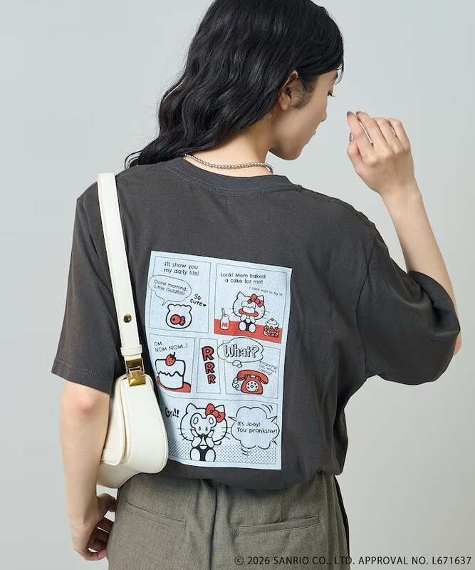 “HELLO KITTY”目隠し コミックプリントTシャツ