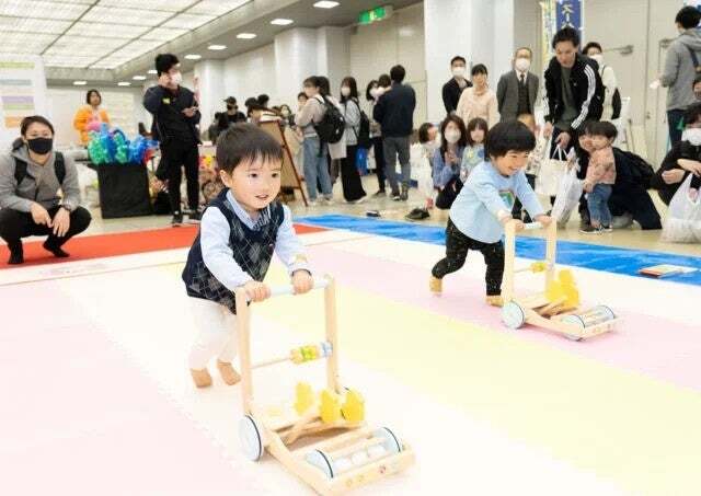 ハイハイグランプリの様子(0歳〜1歳児対象)