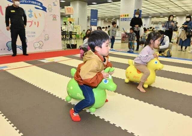 カタカタレースの様子(1歳〜2歳半未満対象)