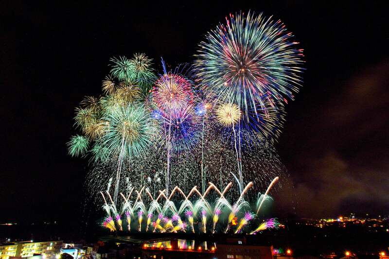 令和7年おぢやまつりで市民の募金で打ち上げた「超ワイドベスビアス大スターマイン」