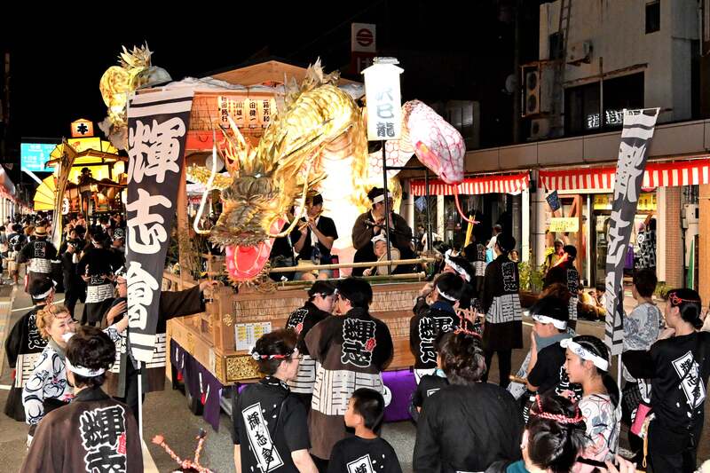 参考:令和7年おぢやまつりの万灯統一パレードの様子