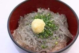 港の活気を味わう「どんぶりハウス」 〜獲れたての生しらす体験を食育のきっかけに〜